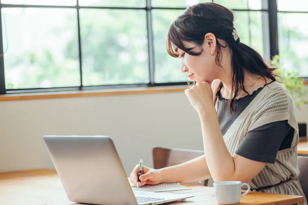 働いている女性